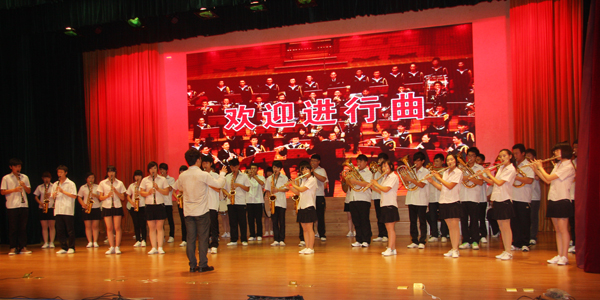 学院军乐队演奏《欢迎进行曲》.jpg